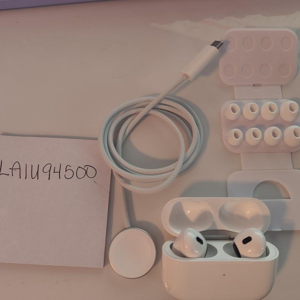 Apple AirPods Pro 2 - Lightning