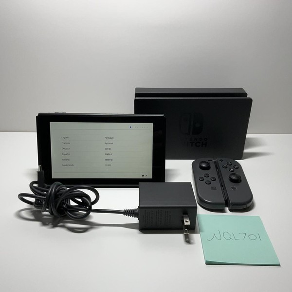 Nintendo Switch - 32 GB, Animal Crossing: New Horizons