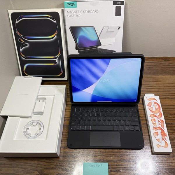 Apple iPad Pro 11 inch (M4) 2024 - Unlocked, Silver, 1 TB, 16 GB, A2837, Nano-texture Glass