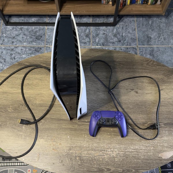 PlayStation 5 Standard Edition (2020) - White, 825 GB, Standard Edition