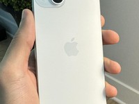 Apple iPhone 15