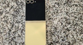 Good
													Samsung Galaxy Z Flip6 - Unlocked, Yellow, 256 GB, 12 GB, SM-F741U1, photo 5 of 5