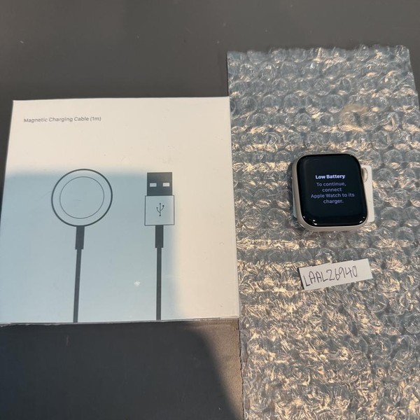 Apple Watch SE 3rd Gen 40mm - Unlocked, Starlight, A3326 - Cellular