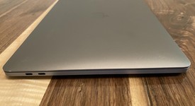 Good
													MacBook Pro 2018 (With Touch Bar) - 13" - I7, Gray, 512 GB, 16 GB, photo 4 of 9