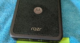 Mint
													Motorola Razr Ultra (2025) - Unlocked, PANTONE Scarab, 512 GB, 16 GB, photo 2 of 14