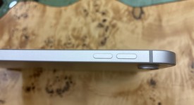 Good
													Apple iPad 11th Gen - Unlocked, Silver, 128 GB, A3355, photo 5 of 6