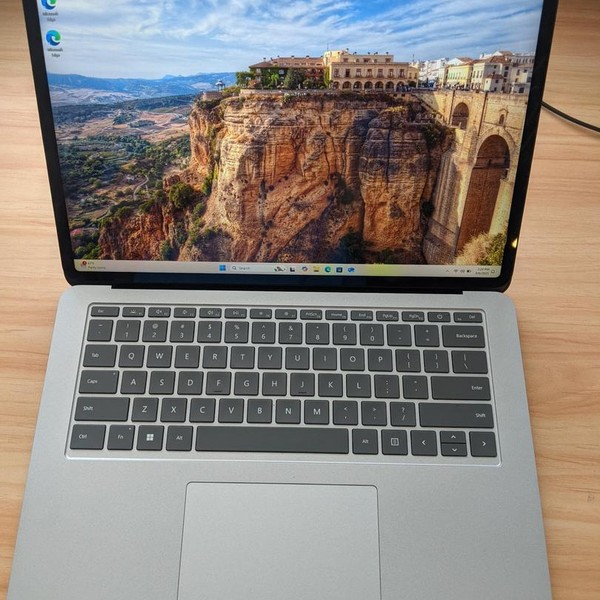 Microsoft Surface Laptop Studio - 512 GB, Platinum, 16 GB, Intel Core i7