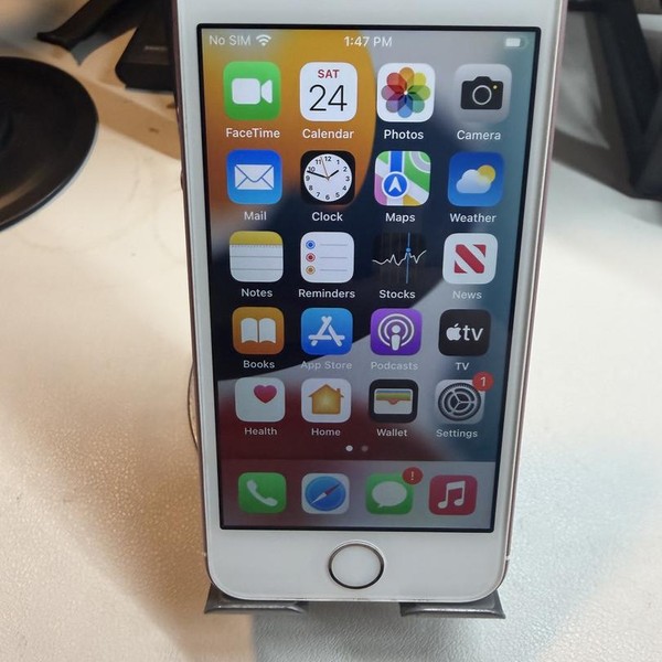 Apple iPhone SE 1st Gen 2016 - Unlocked, Rose Gold, 32 GB, A1662