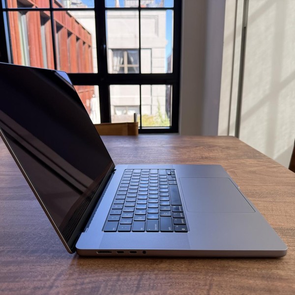 MacBook Pro 2021 - 16 inch - 512 GB, Gray, 32 GB, Apple M1 Pro 10-core