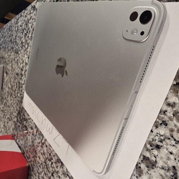 Apple iPad Pro 11 inch (M4) 2024 - Unlocked, 256 GB, Silver, 8 GB, A2837, Standard Glass