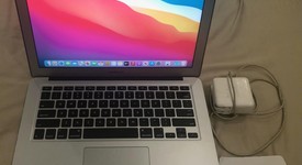 Good
													MacBook Air 2017 - 13" - I7, Silver, 256 GB, 8 GB, photo 1 of 7