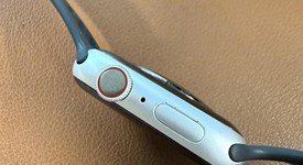 Fair
													Apple Watch Series 5 44mm - Unlocked, Silver, A2095 Cellular, Aluminum, photo 4 of 6