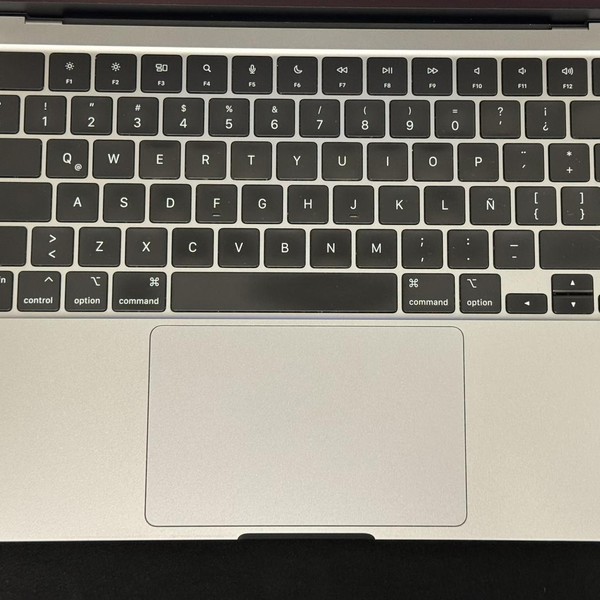 MacBook Air 2022 (M2) - 13 inch - 256 GB, Gray, 8 GB, Apple M2
