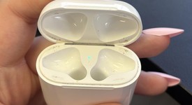 Used
													Apple AirPods 2nd Gen - Lightning Case, photo 3 of 6