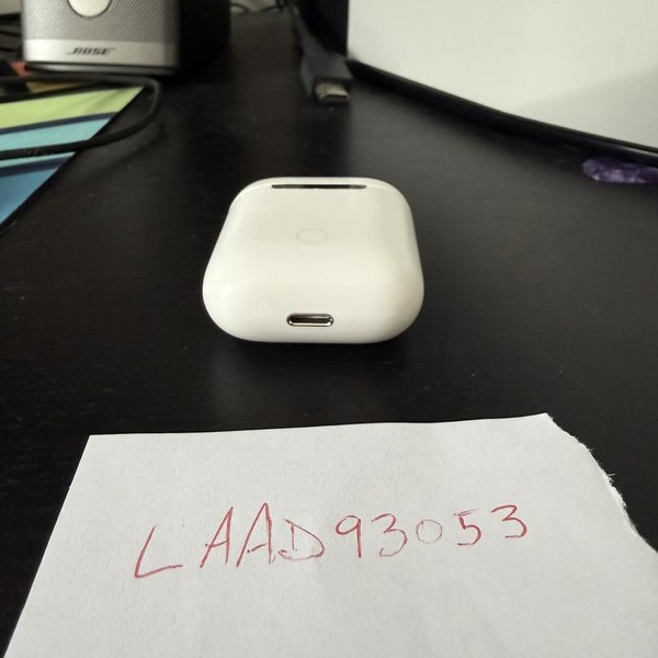 Apple AirPods 2nd Gen - Lightning Case