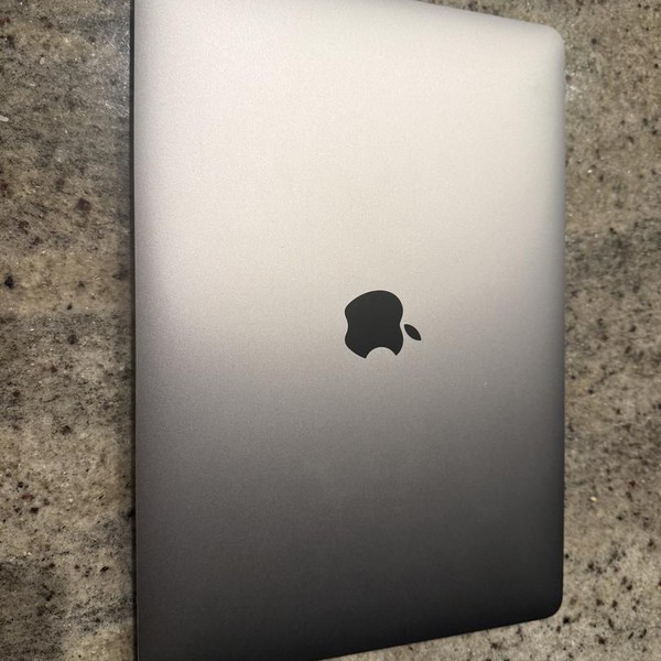 MacBook Pro 2022 - 13 inch - 256 GB, Silver, 8 GB, Apple M2