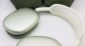 Used
													Apple AirPods Max - Green, photo 1 of 9