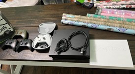 Mint
													Xbox One X (2017) - Black, Standard, photo 4 of 5