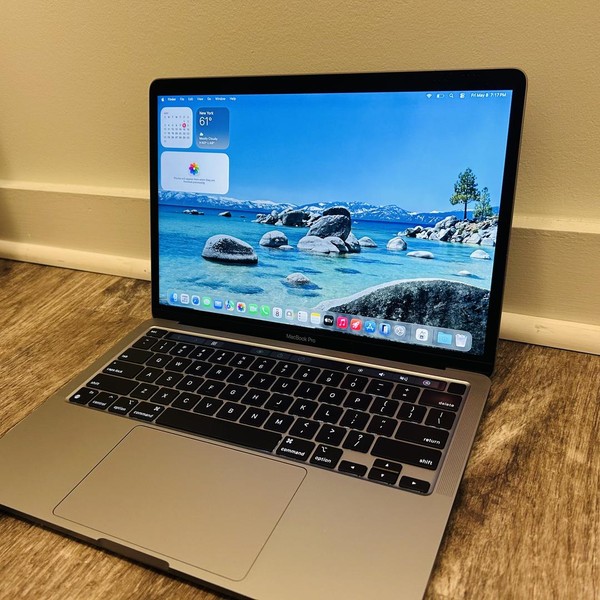MacBook Pro 2022 - 13 inch - 256 GB, Gray, 16 GB, Apple M2