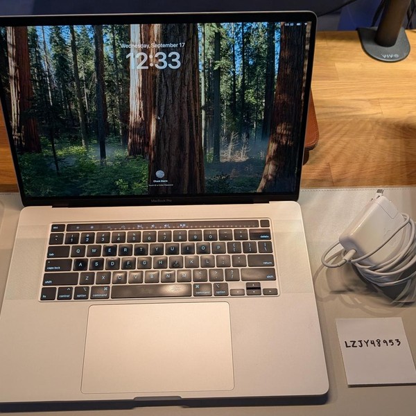 MacBook Pro 2019 - 16 inch - 512 GB, Silver, 16 GB, Intel Core i7
