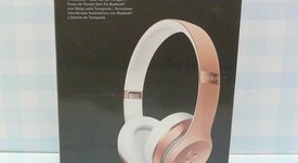 New
													Beats Solo3 - Rose Gold, photo 2 of 5