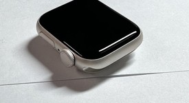 Mint
													Apple Watch SE 3rd Gen 40mm - Unlocked, Starlight, A3326 - Cellular, photo 2 of 6