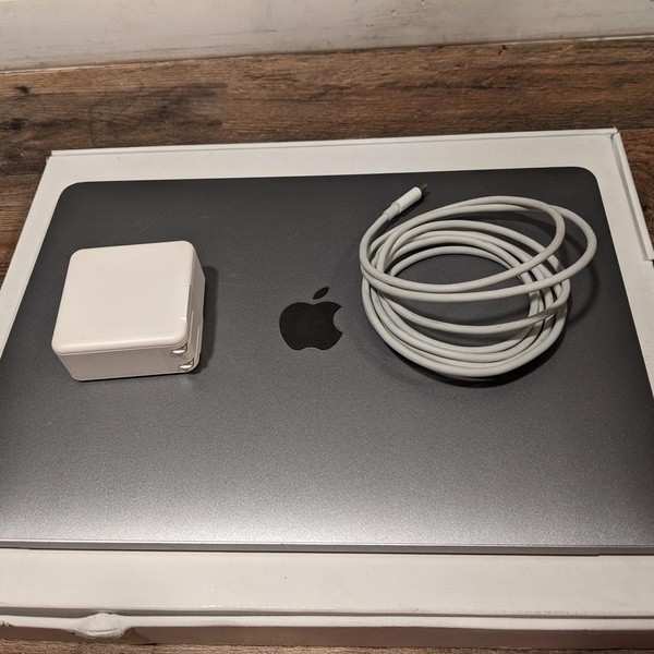 MacBook Air 2018 - 13 inch - 512 GB, Gray, 16 GB, Intel Core i5