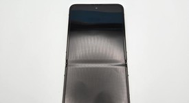 Fair
													Samsung Galaxy Z Flip3 5G - Unlocked, White, 256 GB, 8 GB, SM-F711U1, Thom Browne Edition, photo 5 of 6
