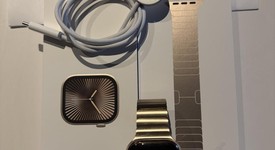 Mint
													Apple Watch Series 10 42mm - Unlocked, Gold, A3001 - Cellular, Titanium, photo 3 of 10