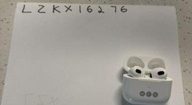 Used
													Apple AirPods 3rd Gen - Lightning Case, photo 3 of 5