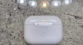 Used
													Apple AirPods Pro 2 - Lightning, photo 3 of 8
