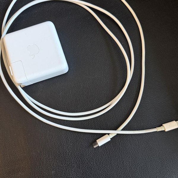 MacBook Pro 2017 (With Touch Bar) - 13 inch - I5, Gray, 256 GB, 8 GB