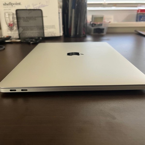 MacBook Pro 2017 (No Touch Bar) - 13 inch - 128 GB, Silver, 8 GB, Intel Core i5