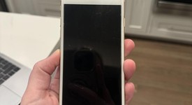 Good
													Apple iPhone 8 - Verizon, Gold, 64 GB, A1863, photo 4 of 8