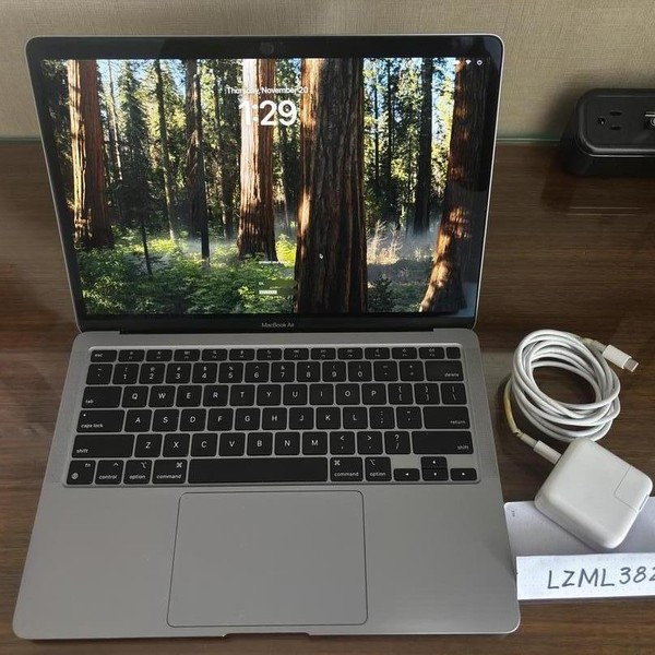 MacBook Air 2020 - 13 inch - 512 GB, Gray, 8 GB, Apple M1