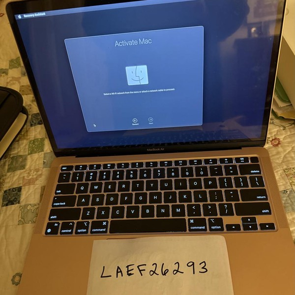 MacBook Air 2020 - 13 inch - 256 GB, Gold, 8 GB, Apple M1