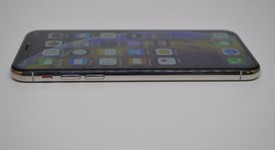 Good
													Apple iPhone Xs - Unlocked, Silver, 256 GB, A1920, photo 5 of 11