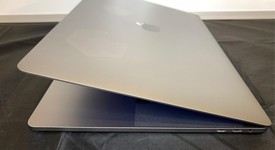 Good
													MacBook Pro 2018 (With Touch Bar) - 15" - I7, Gray, 256 GB, 32 GB, photo 3 of 8
