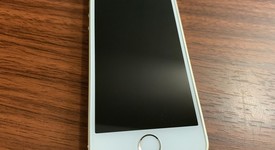 Good
													Apple iPhone SE 1st Gen 2016 - Unlocked, Gold, 64 GB, A1662, photo 3 of 4
