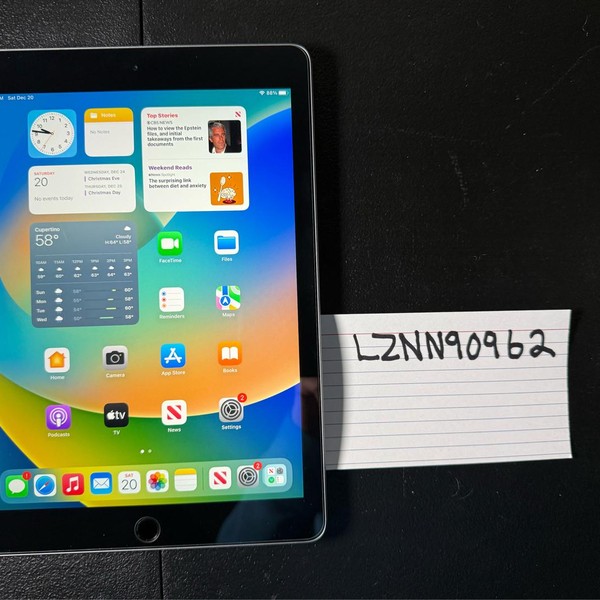 Apple iPad 5th Gen - Wi-Fi, 32 GB, Gray, A1822