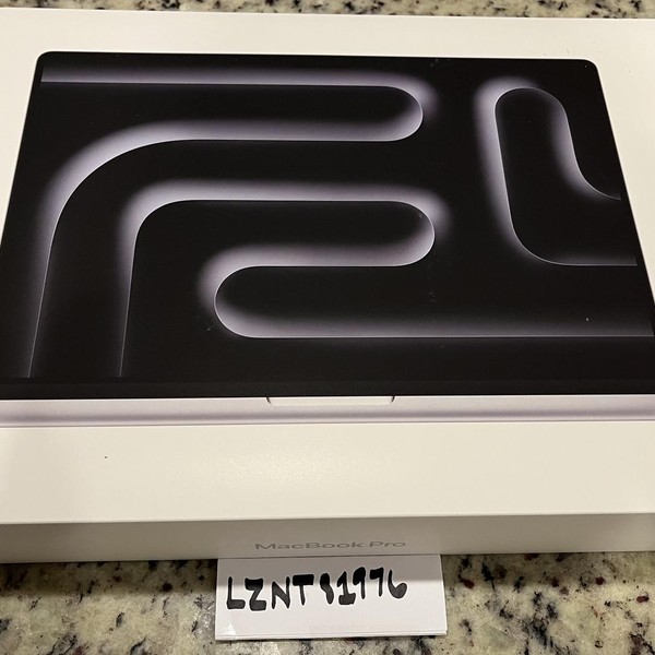 MacBook Pro 2024 - 16 inch - 1 TB, Silver, 64 GB, Apple M4 Max 16-core