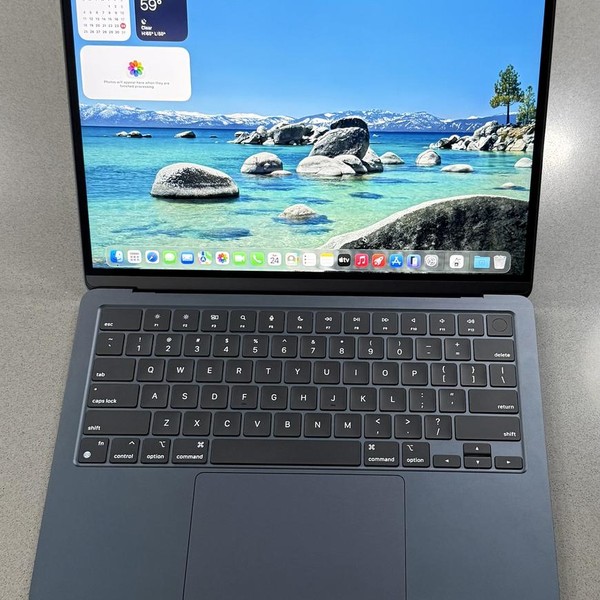 MacBook Air 2022 (M2) - 13 inch - 512 GB, Midnight, 24 GB, Apple M2
