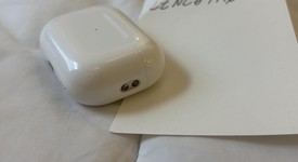Used
													Apple AirPods Pro 2 - Lightning, photo 2 of 6