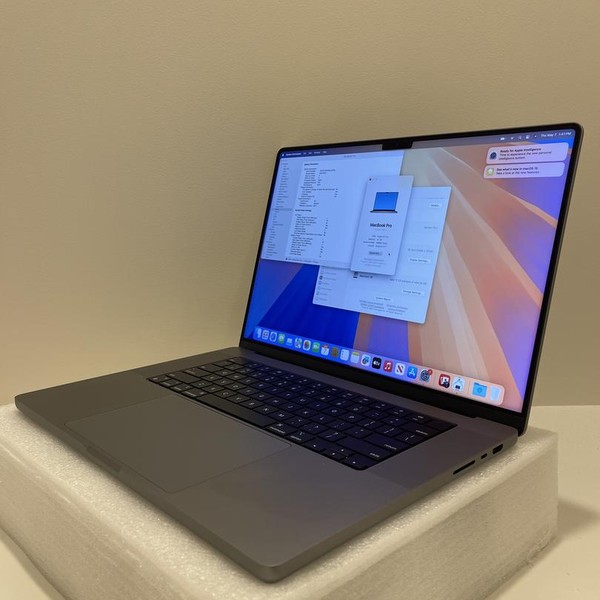 MacBook Pro 2021 - 16 inch - 512 GB, Gray, 32 GB, Apple M1 Pro 10-core