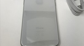Good
													Apple iPhone Xs - Unlocked Non-US, Silver, 64 GB, A2097, photo 4 of 5
