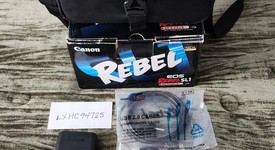 Mint
													Canon EOS Rebel SL1, photo 3 of 13