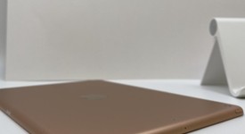 Good
													Apple iPad 7th Gen - Unlocked, Gold, 32 GB, A2200, photo 5 of 5