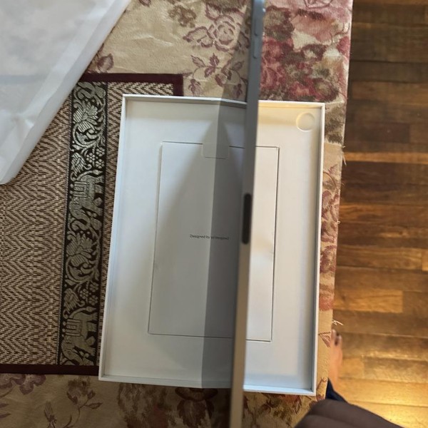 Apple iPad Air (5th Gen) - Wi-Fi, 64 GB, Gray, A2588