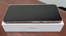Mint
													Google Pixel 8 - Unlocked, Rose, 128 GB, 8 GB, G9BQD, Sub-6 5G, photo 5 of 12