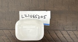 Used
													Apple AirPods Pro 1st Gen - MagSafe Case, photo 3 of 6